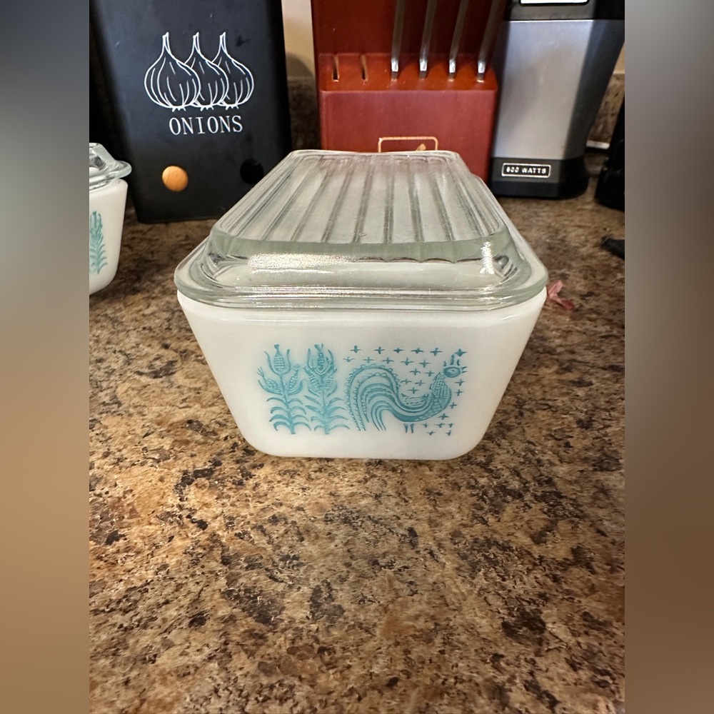 VTG Pyrex 1.5 Pt Amish Butterprint Blue Rooster Loaf Pan w lid 0502